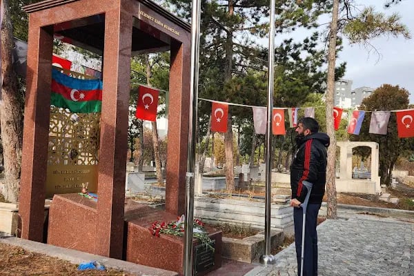 MEMMED EMIN RESULZADE MEZARI - Resim 15