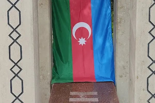 MEMMED EMIN RESULZADE MEZARI - Resim 10