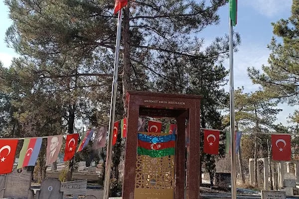 MEMMED EMIN RESULZADE MEZARI - Resim 9