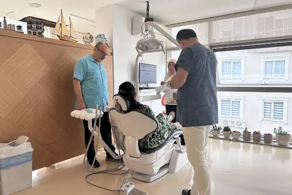 Alanya Özel Baha Sağlık Ağız Ve Diş Sağlığı Merkezi - Resim 19