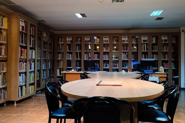 Araştırma Kütüphanesi - Resim 15