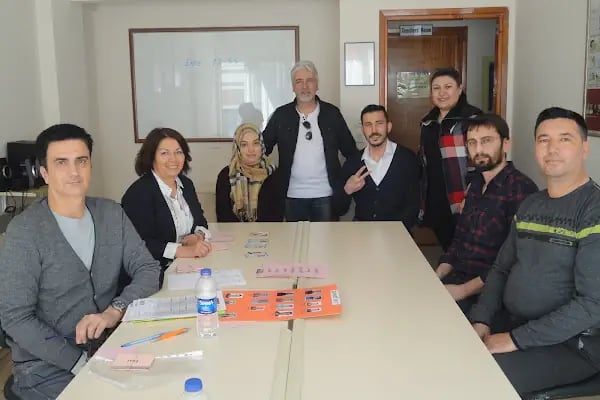 UĞUR TEKİN YABANCI DİL MERKEZİ - Resim 3