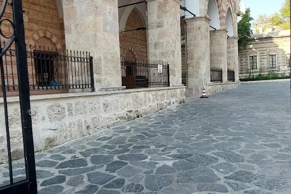 Gazi Orhan Bey Camii - Resim 18