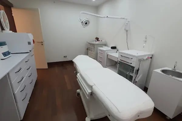 Ataşehir Plastik ve Estetik Cerrahi Uzmanı Op.Dr. Ayhan Turhan - Resim 4