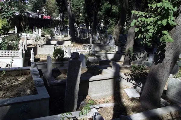 Istanbul Büyükşehir Belediyesi Sarıyer Mezarlığı - Resim 20