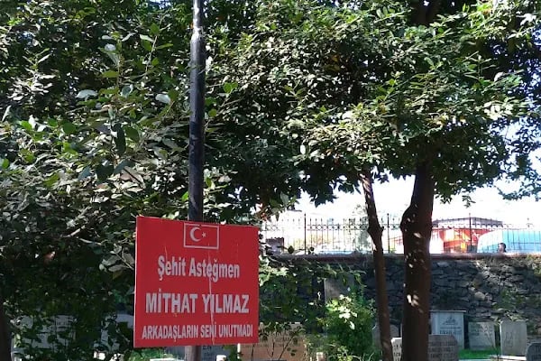 Istanbul Büyükşehir Belediyesi Sarıyer Mezarlığı - Resim 11