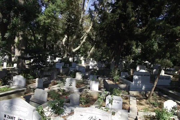 Istanbul Büyükşehir Belediyesi Sarıyer Mezarlığı - Resim 1
