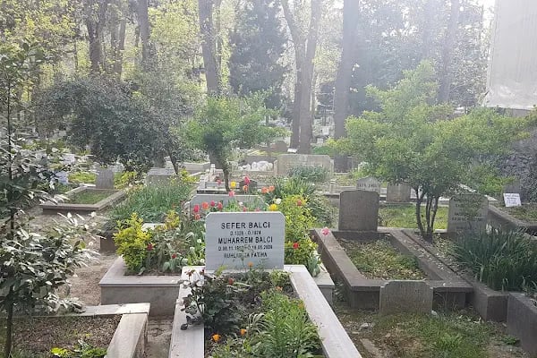 Istanbul Büyükşehir Belediyesi Sarıyer Mezarlığı - Resim 13