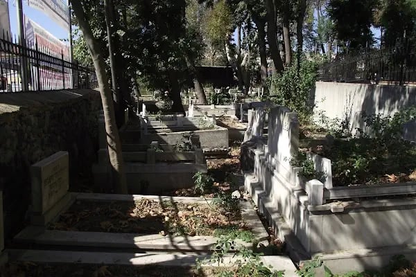 Istanbul Büyükşehir Belediyesi Sarıyer Mezarlığı - Resim 16