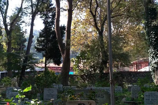 Istanbul Büyükşehir Belediyesi Sarıyer Mezarlığı - Resim 3