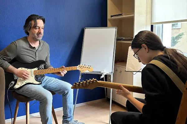 MKM SANAT Ataşehir piyano keman gitar tiyatro - Resim 4