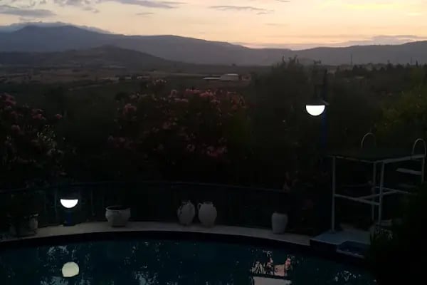 Astopia Hotel &amp; Cafe - Resim 12