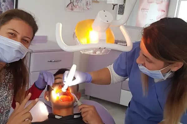 Nil Üşenmez Diş Kliniği - Resim 3