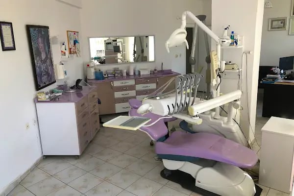 Nil Üşenmez Diş Kliniği - Resim 1