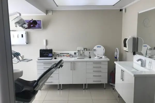 Diş Hekimi Erkan Özçıkrıkcı - Resim 1