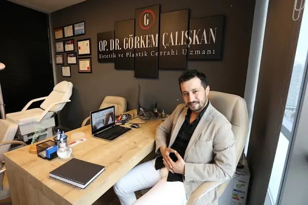 Op. Dr. Görkem Çalışkan | Meme Estetiği | Meme Büyütme | Göğüs Estetiği - Resim 3