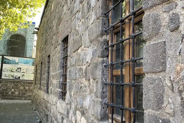 Zinciriye Medresesi - Resim 16