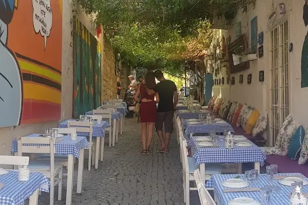 Alaçatı Çarşı - Resim 17
