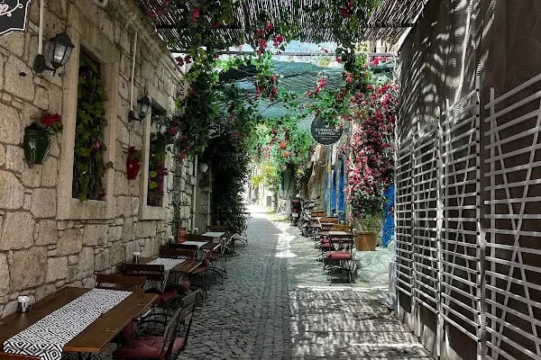 Alaçatı Çarşı - Resim 19