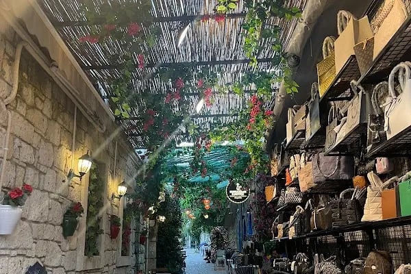 Alaçatı Çarşı - Resim 20