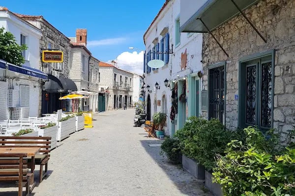 Alaçatı Çarşı - Resim 2