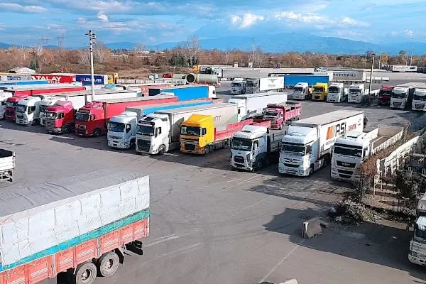 Sakarya nakliyeciler sitesi ve tır garajı - Resim 1