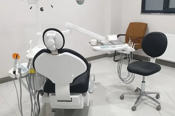 Diş hekimi Ergun Aksoy - Resim 1