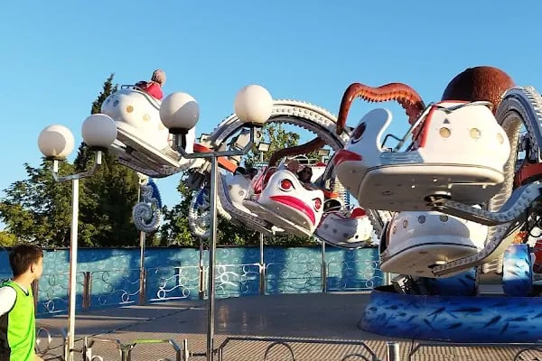 Park Lunasan Çay Bahçesi - Resim 16