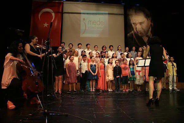 Medea Güzel Sanatlar - Resim 4