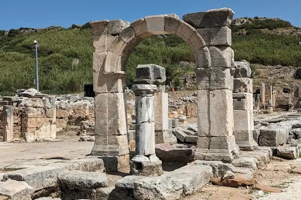 East Basilica - Resim 2