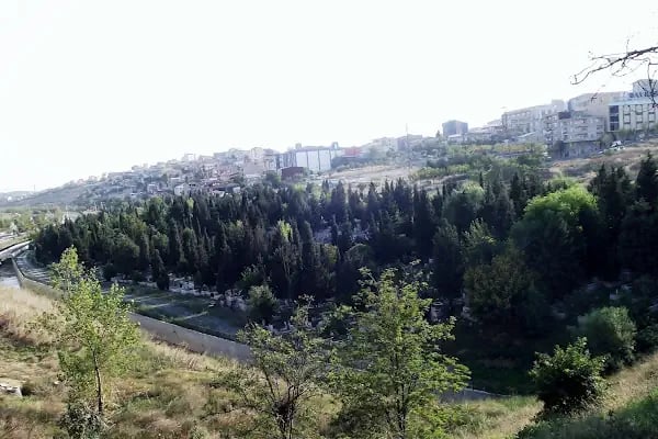 Altınşehir Mezarlığı - Resim 15
