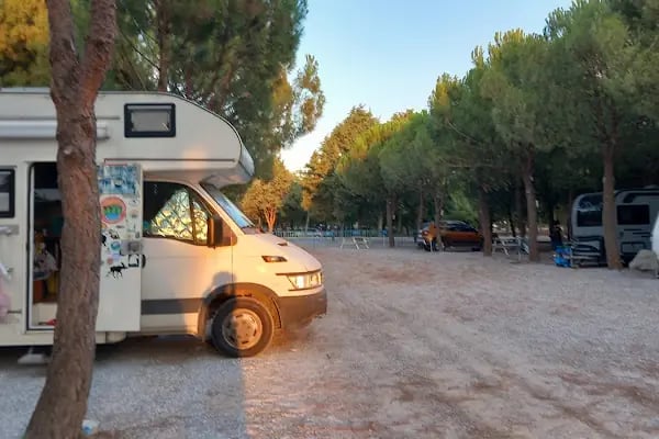 Akhisar Belediyesi Karavan Park Alanı - Resim 16