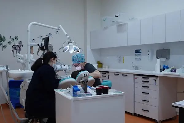 İstanbul Gelişim Üniversitesi Diş Hastanesi - Resim 14