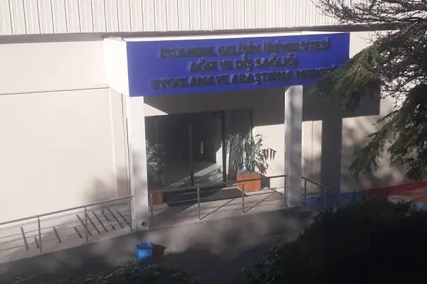 İstanbul Gelişim Üniversitesi Diş Hastanesi - Resim 8