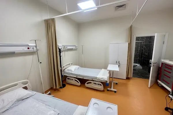 İstanbul Gelişim Üniversitesi Diş Hastanesi - Resim 12