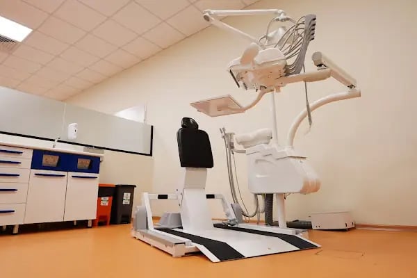 İstanbul Gelişim Üniversitesi Diş Hastanesi - Resim 10