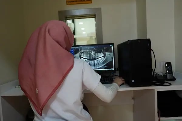İstanbul Gelişim Üniversitesi Diş Hastanesi - Resim 6
