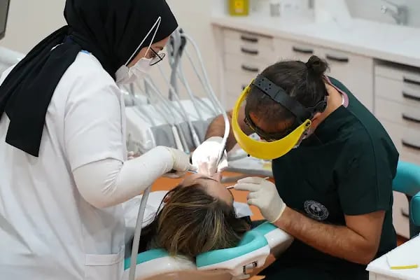 İstanbul Gelişim Üniversitesi Diş Hastanesi - Resim 9