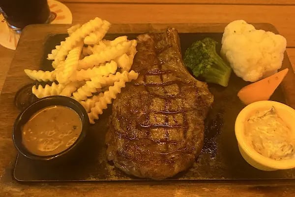 High 5 Irish Pub - Resim 14
