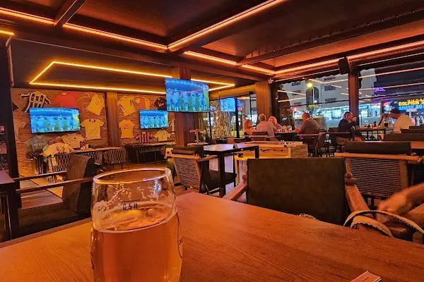 High 5 Irish Pub - Resim 8