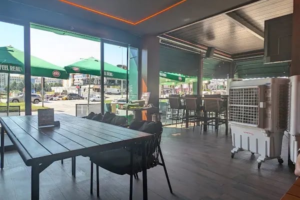 High 5 Irish Pub - Resim 15