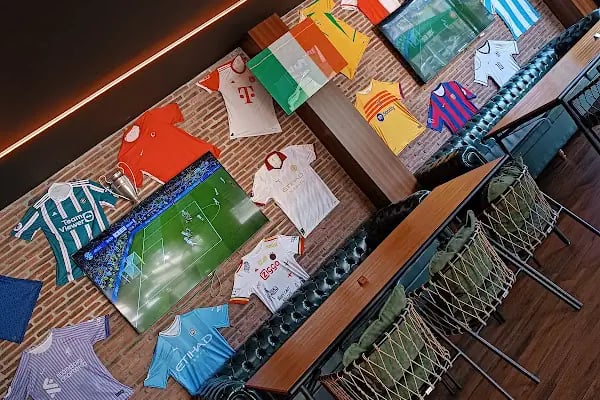 High 5 Irish Pub - Resim 16