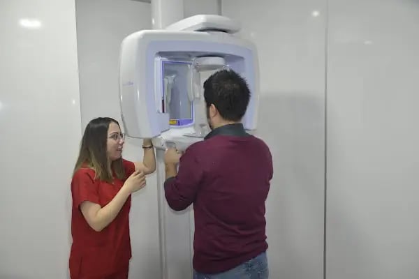 Özel Yeşilyurt Ağız ve Diş Sağlığı Polikliniği - Balçova - Resim 7