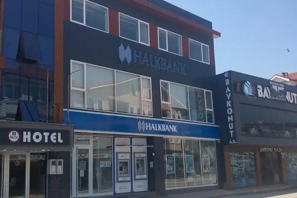 Halkbank Serdivan Şubesi - Resim 2