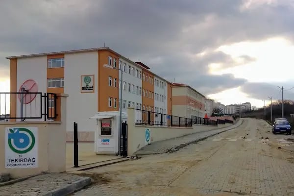 Büyükşehir Belediyesi Vali Enver Salihoğlu Ortaokulu - Resim 2