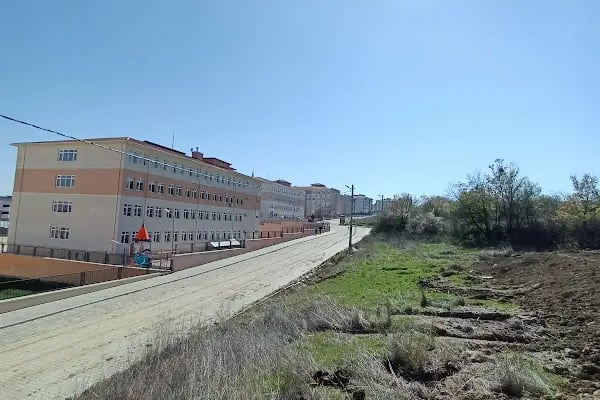 Büyükşehir Belediyesi Vali Enver Salihoğlu Ortaokulu - Resim 5