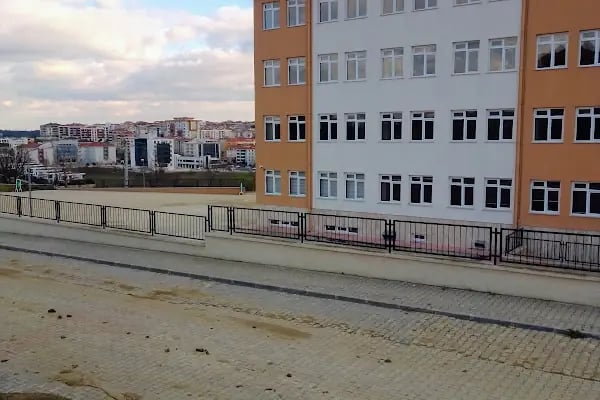 Büyükşehir Belediyesi Vali Enver Salihoğlu Ortaokulu - Resim 6