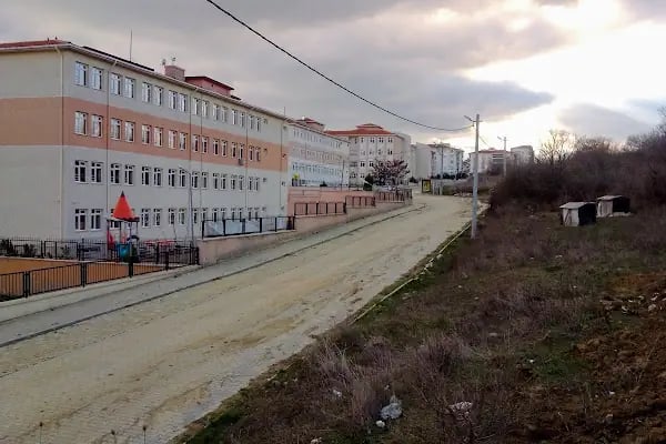 Büyükşehir Belediyesi Vali Enver Salihoğlu Ortaokulu - Resim 3