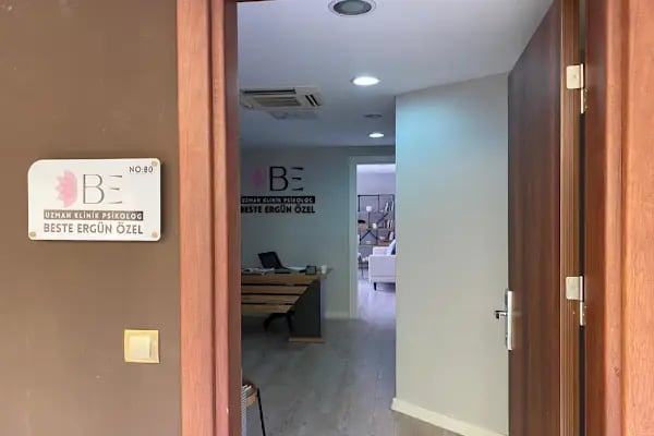 Uzm. Kl. Psk. Beste Ergün Özel - Resim 3