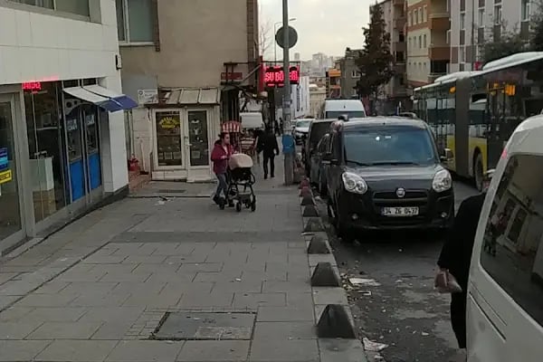 Yapı Kredi Bankası - Halkalı Meydan Şubesi - Resim 8